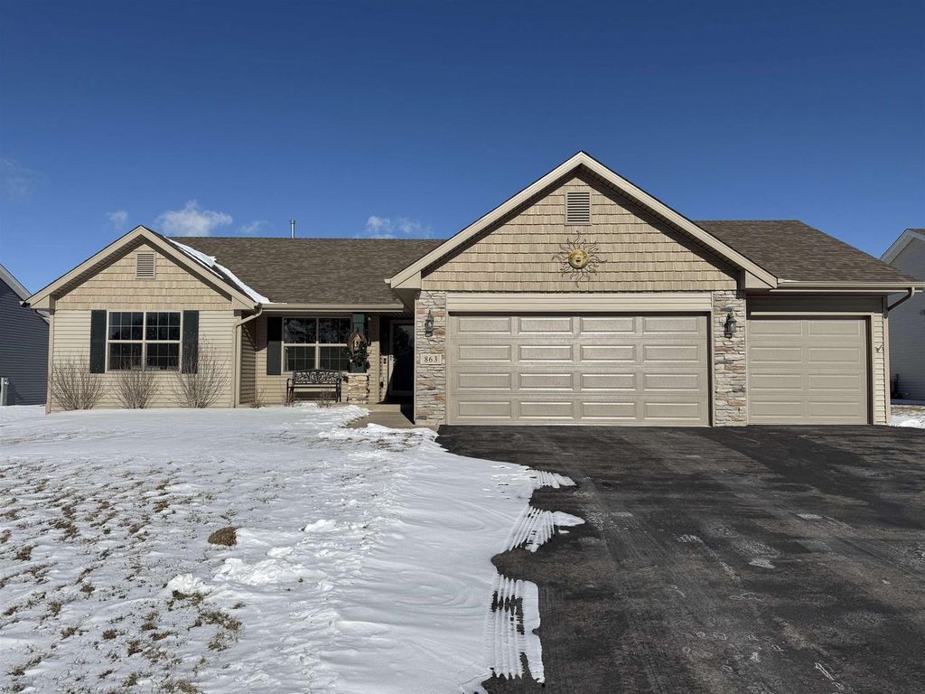 Photo of 863 E Bridget DRIVE, Beloit, WI 53511 (MLS # 2015750)