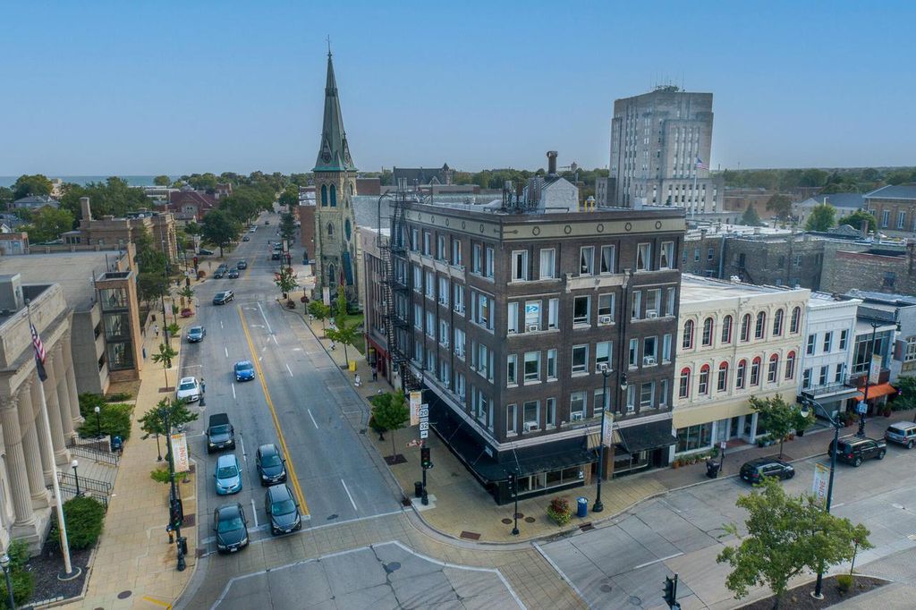 Photo of 201 6th STREET, Racine, WI 53403 (MLS # 1942435)