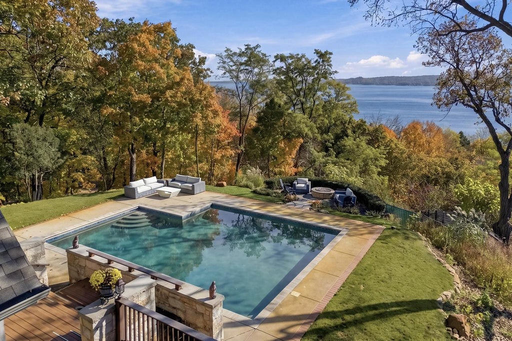 Photo of N2005 N Lake Shore DRIVE #+ SMW0003, Fontana, WI 53125 (MLS # 1986796)