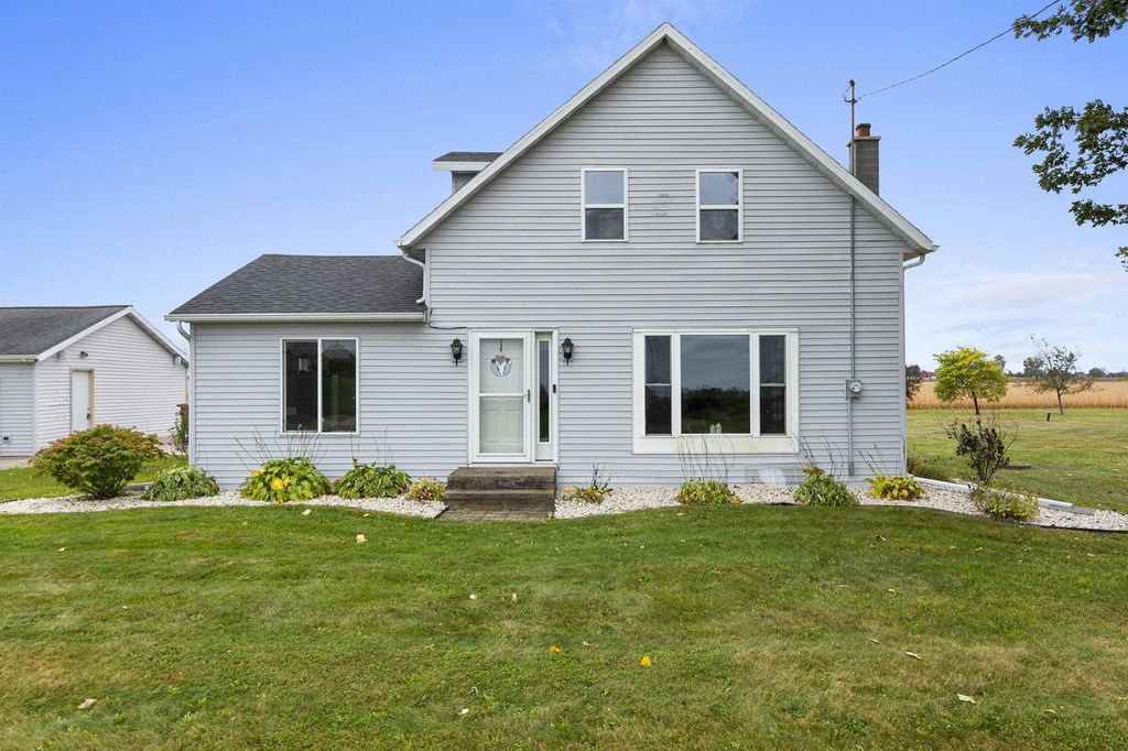 Photo of 5637 Town Hall DRIVE, Pulaski, WI 54162 (MLS # 50319799)