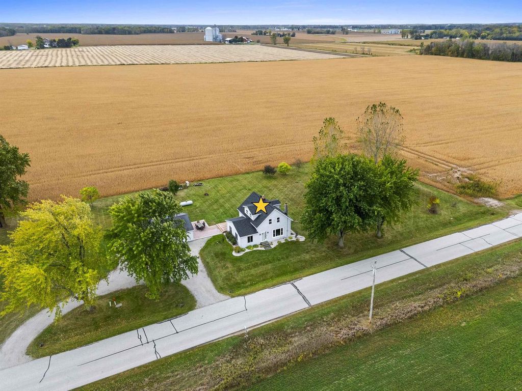 Photo of 5637 Town Hall DRIVE, Pulaski, WI 54162 (MLS # 50319799)