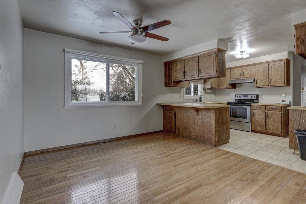 Photo of 1807 E Wisconsin AVENUE, Kaukauna, WI 54130 (MLS # 50320140)