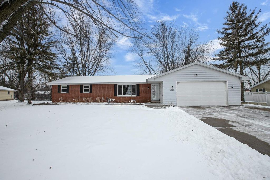 Photo of 1807 E Wisconsin AVENUE, Kaukauna, WI 54130 (MLS # 50320140)
