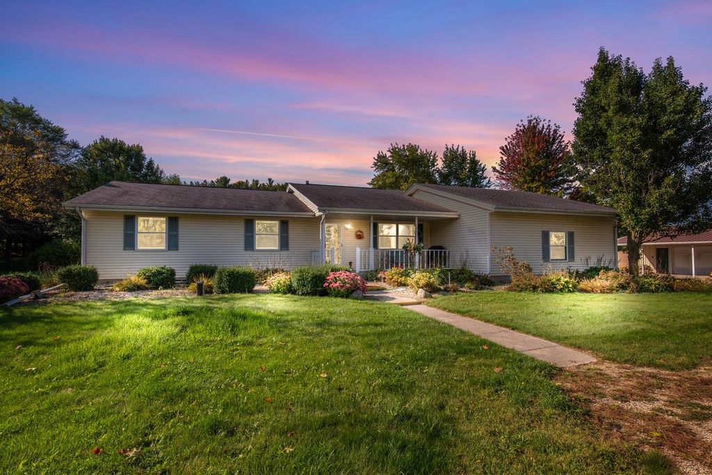 Photo of 4735 Beaver Dam ROAD, West Bend, WI 53090 (MLS # 1936994)