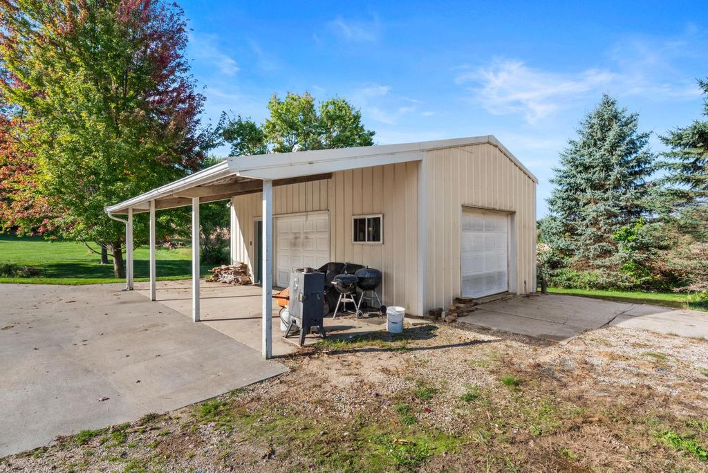 Photo of 4735 Beaver Dam ROAD, West Bend, WI 53090 (MLS # 1936994)