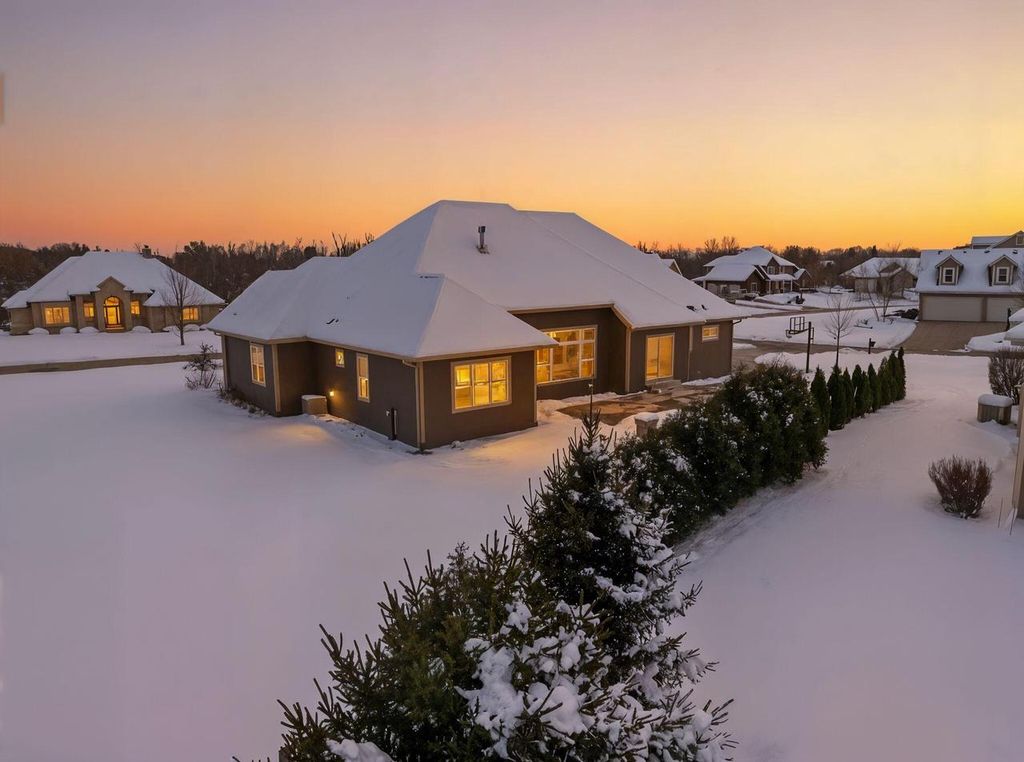 Photo of W229N3655 Sterling COURT, Pewaukee, WI 53072 (MLS # 1944724)