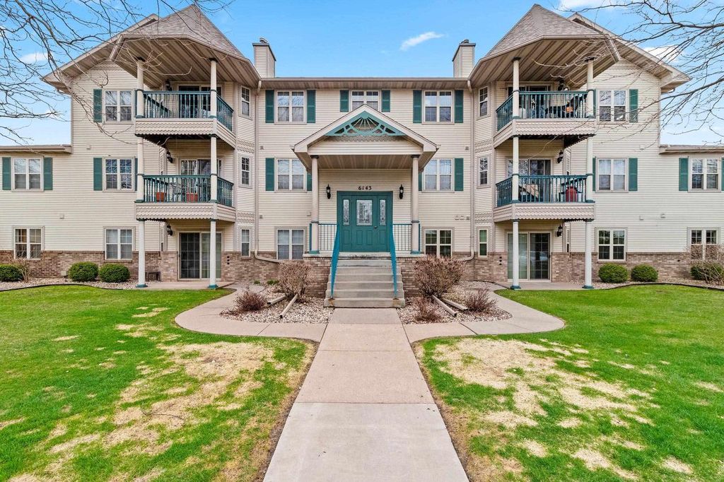 Photo of W6143 Victorian DRIVE #15, Appleton, WI 54915 (MLS # 50324321)