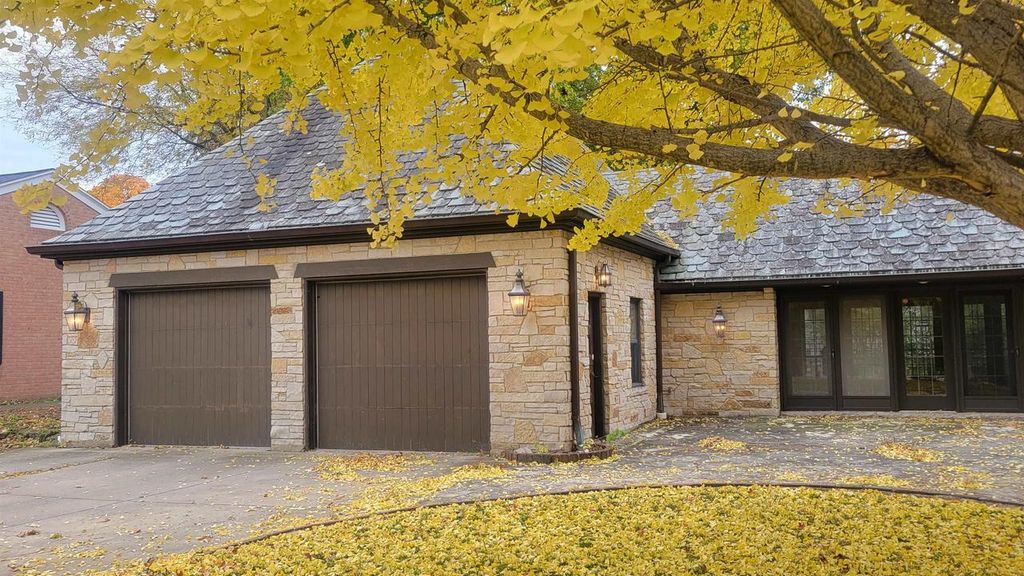 Photo of 1101 S Monroe AVENUE, Green Bay, WI 54301 (MLS # 50318577)