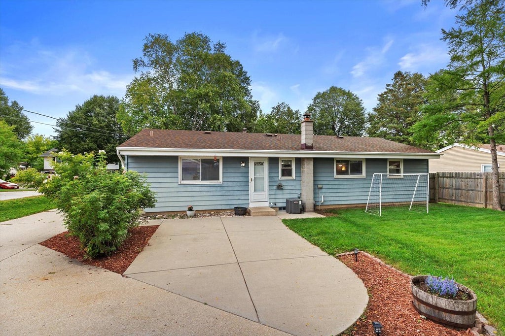 Photo of 10425 W Terra AVENUE, Milwaukee, WI 53224 (MLS # 1979731)