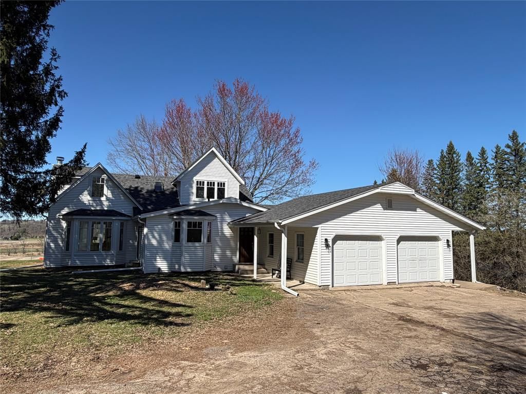 Photo of 1527 Deerfield ROAD, Eau Claire, WI 54703 (MLS # 1600149)