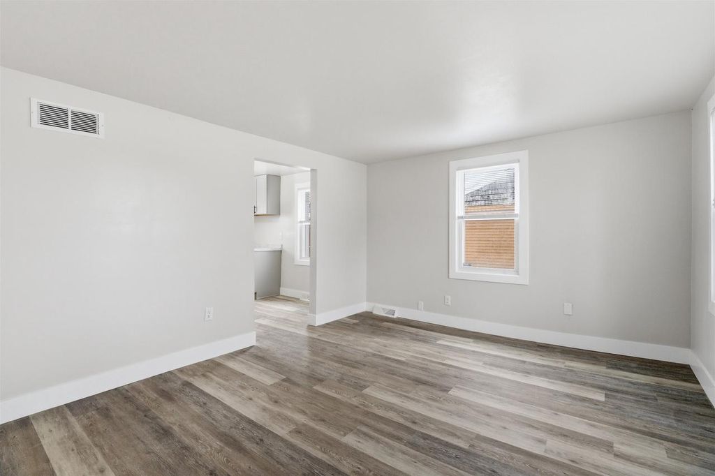 Photo of 133 W Peckham STREET, Neenah, WI 54956 (MLS # 50322701)