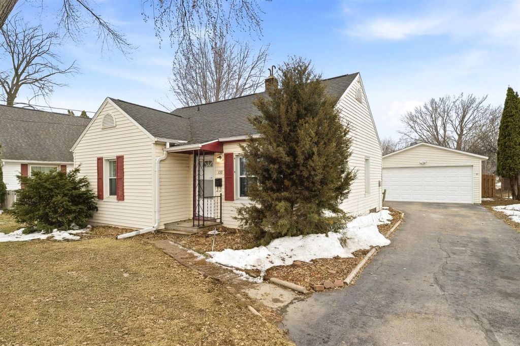 Photo of 133 W Peckham STREET, Neenah, WI 54956 (MLS # 50322701)