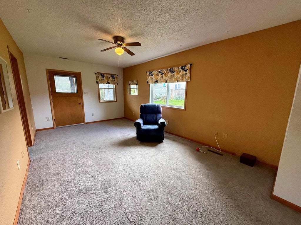 Photo of 728 W 5th AVENUE, Oshkosh, WI 54902 (MLS # 50334104)