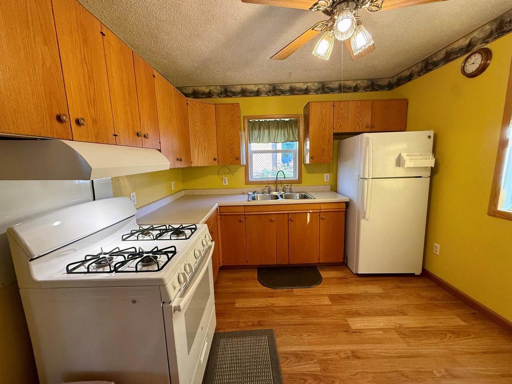 Photo of 728 W 5th AVENUE, Oshkosh, WI 54902 (MLS # 50334104)