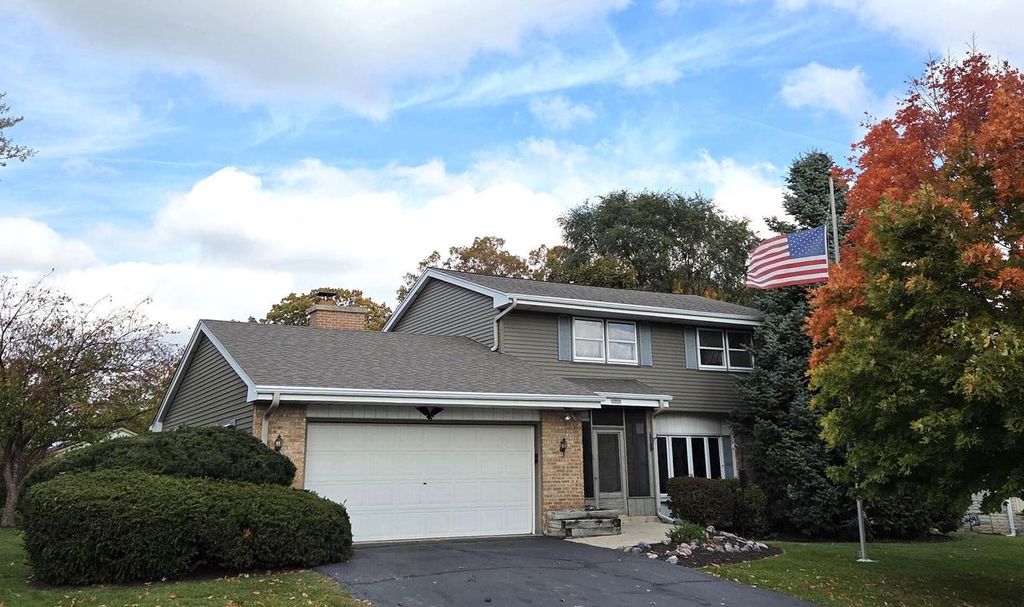 Photo of 12720 W Verona DRIVE, New Berlin, WI 53151 (MLS # 1941506)