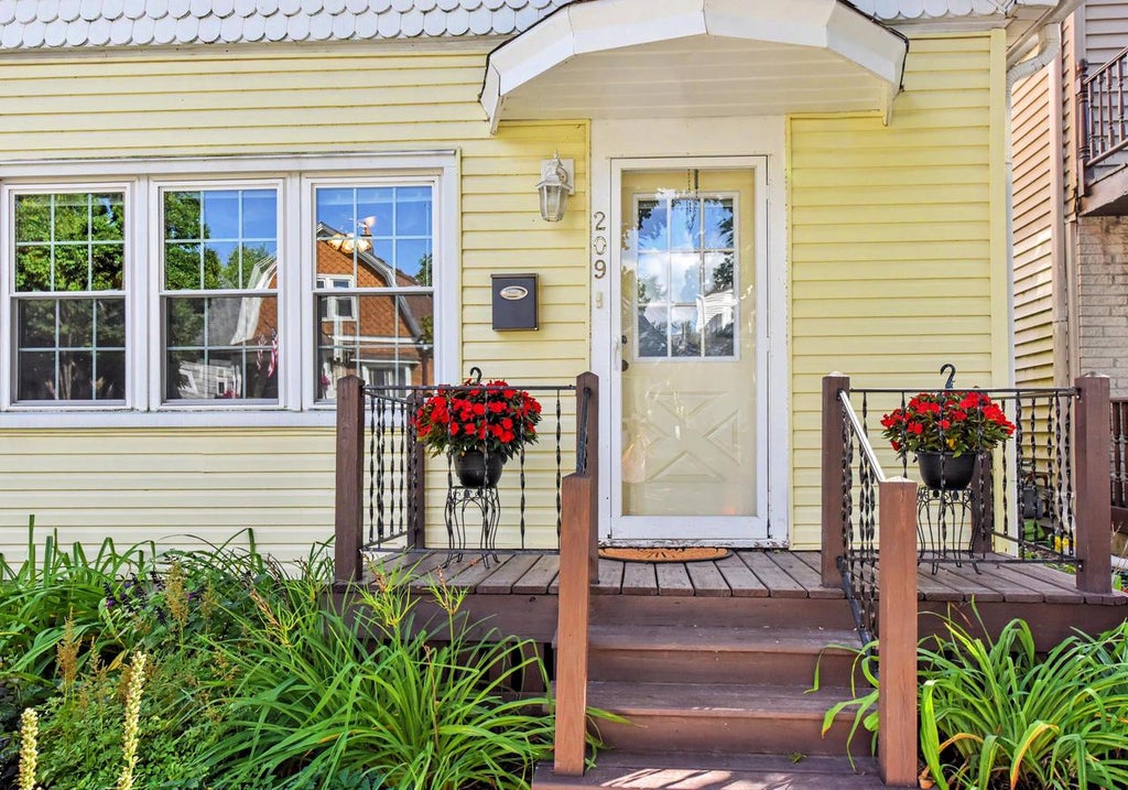 Photo of 209 E Montana STREET, Milwaukee, WI 53207 (MLS # 1980342)