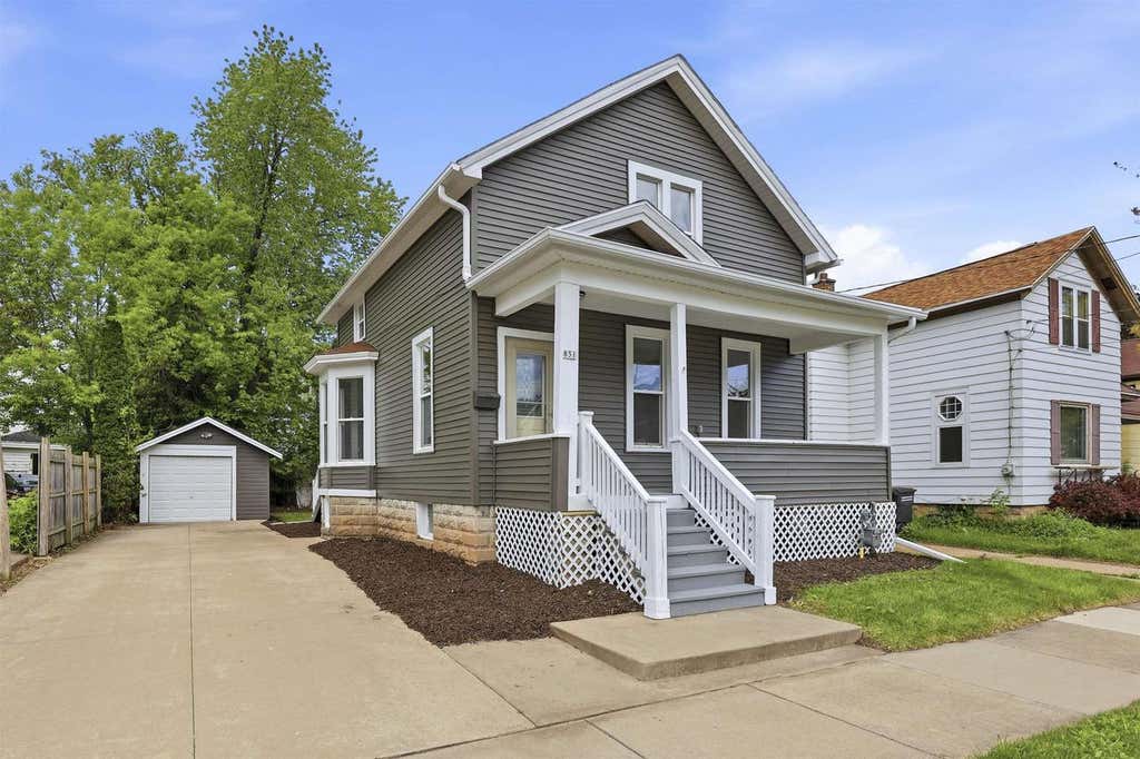 Photo of 851 Franklin STREET, Oshkosh, WI 54901 (MLS # 50330358)