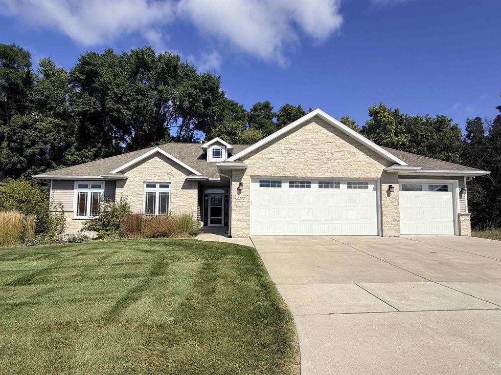 Photo of 3327 Largo Ridge DRIVE, Green Bay, WI 54311 (MLS # 50316335)