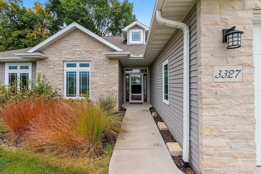 Photo of 3327 Largo Ridge DRIVE, Green Bay, WI 54311 (MLS # 50316335)