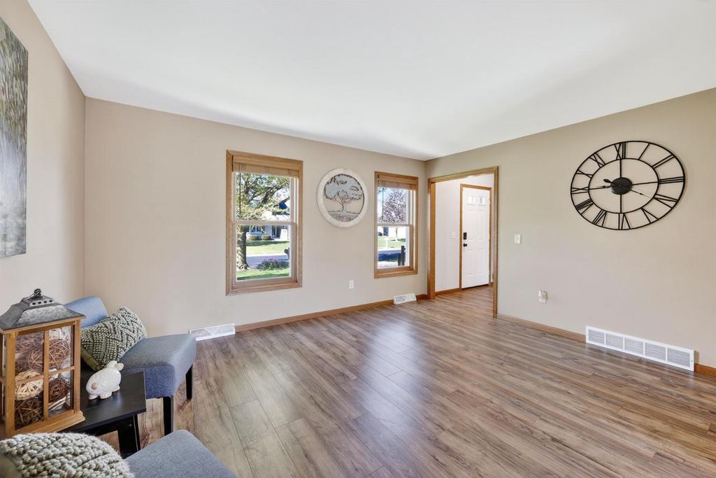 Photo of 668 Ruxton Ridge DRIVE, Sun Prairie, WI 53590 (MLS # 2022665)