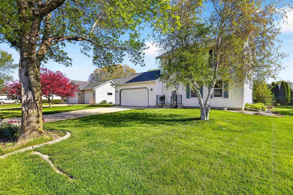 Photo of 668 Ruxton Ridge DRIVE, Sun Prairie, WI 53590 (MLS # 2022665)