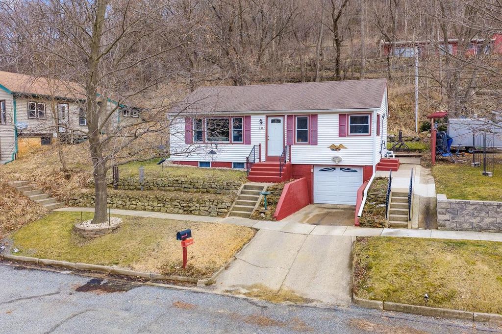 Photo of 685 Chestnut STREET, Richland Center, WI 53581 (MLS # 2016846)