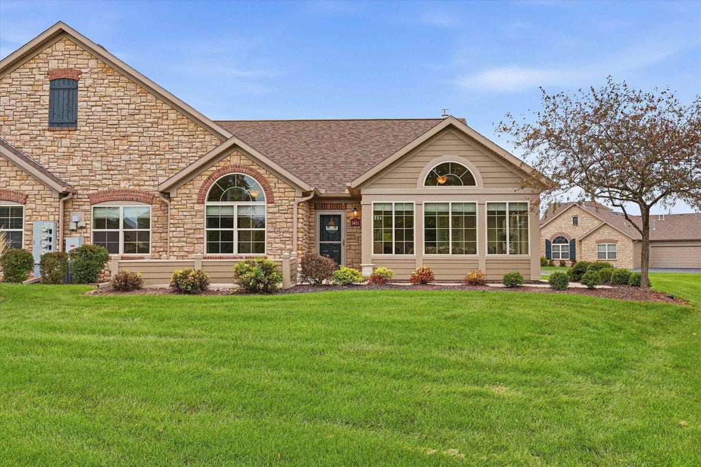 Photo of 2422 E Tuscany WAY, Appleton, WI 54913 (MLS # 50333560)