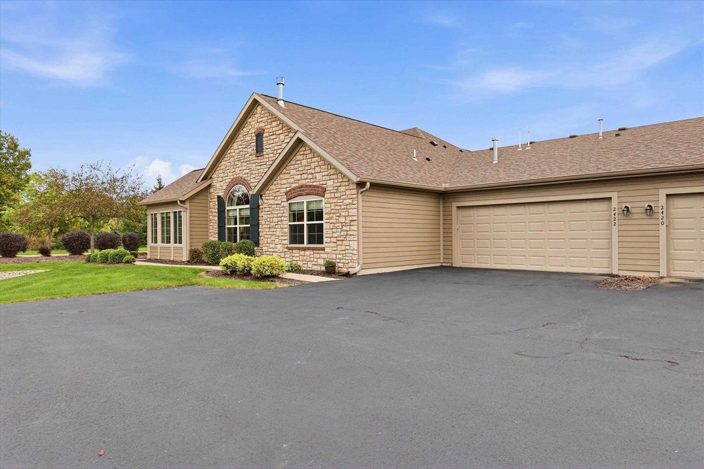 Photo of 2422 E Tuscany WAY, Appleton, WI 54913 (MLS # 50333560)