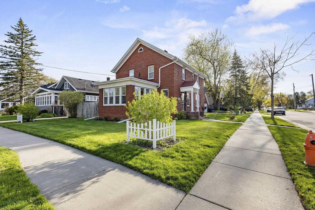 Photo of 1305 W Lawrence STREET, Appleton, WI 54914 (MLS # 50324977)