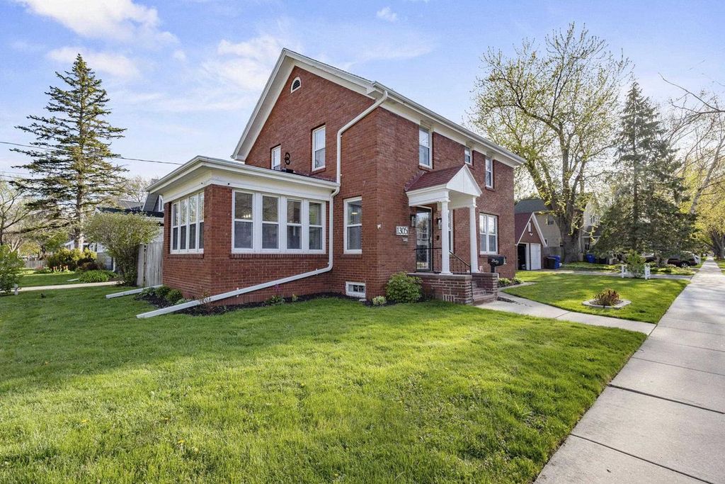 Photo of 1305 W Lawrence STREET, Appleton, WI 54914 (MLS # 50324977)