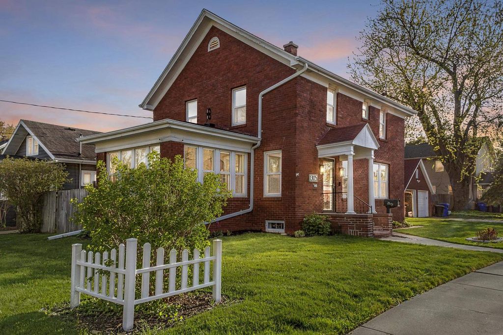 Photo of 1305 W Lawrence STREET, Appleton, WI 54914 (MLS # 50324977)