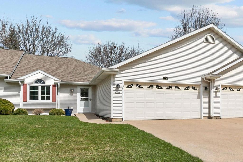 Photo of 1274 W 18th AVENUE, Oshkosh, WI 54904 (MLS # 50323339)