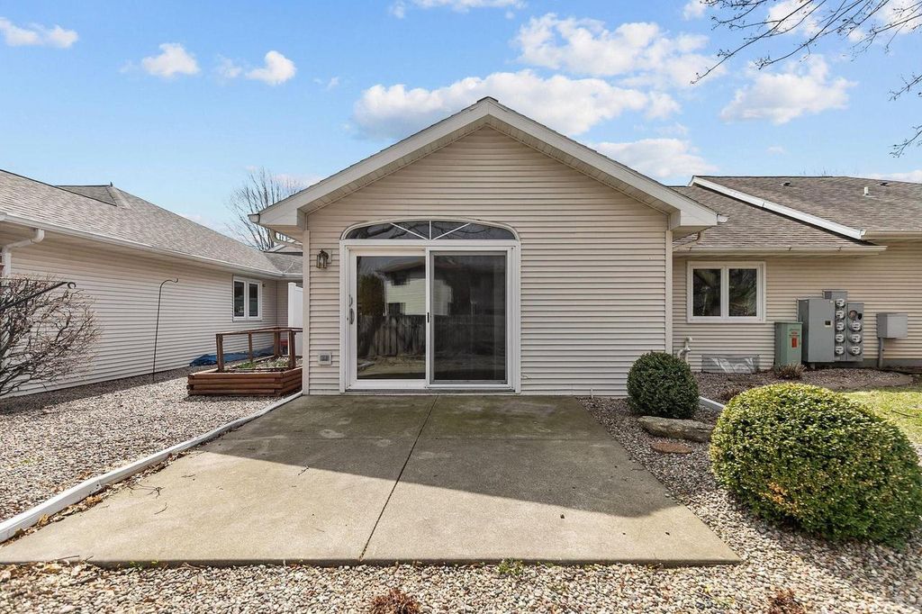 Photo of 1274 W 18th AVENUE, Oshkosh, WI 54904 (MLS # 50323339)