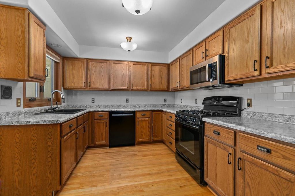 Photo of 1274 W 18th AVENUE, Oshkosh, WI 54904 (MLS # 50323339)