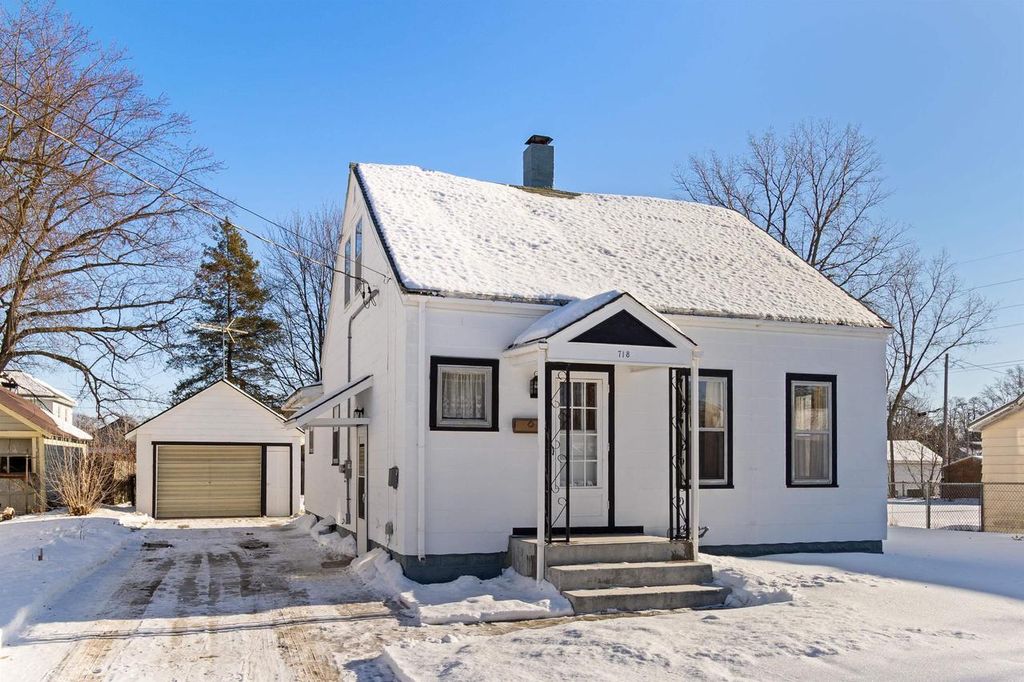 Photo of 718 Maiden LANE, Shawano, WI 54166 (MLS # 22505798)