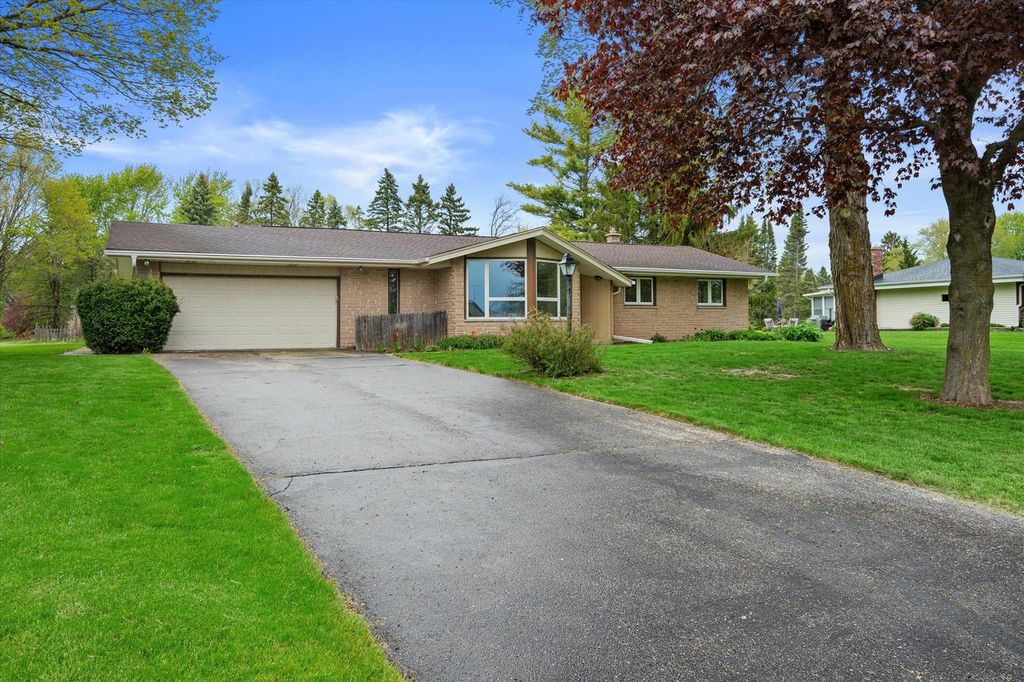 Photo of 3182 Kettle Moraine PARKWAY, Hubertus, WI 53033 (MLS # 1962164)