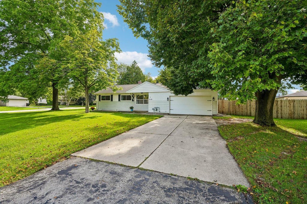 Photo of 8189 N 54th STREET, Brown Deer, WI 53223 (MLS # 1972002)