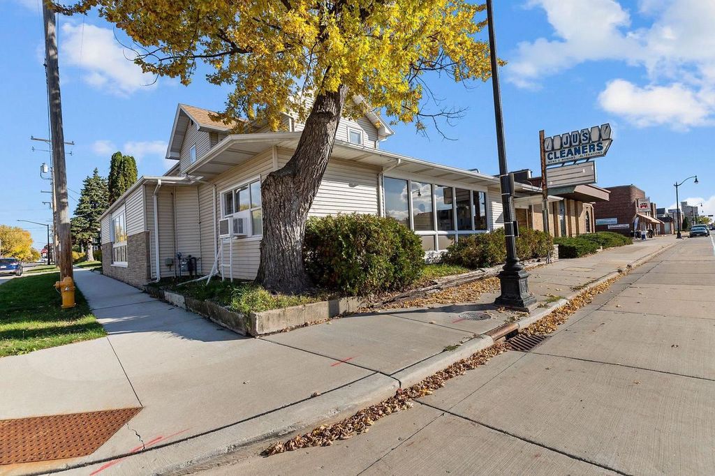 Photo of 754 N Main STREET, Oshkosh, WI 54901 (MLS # 50317582)