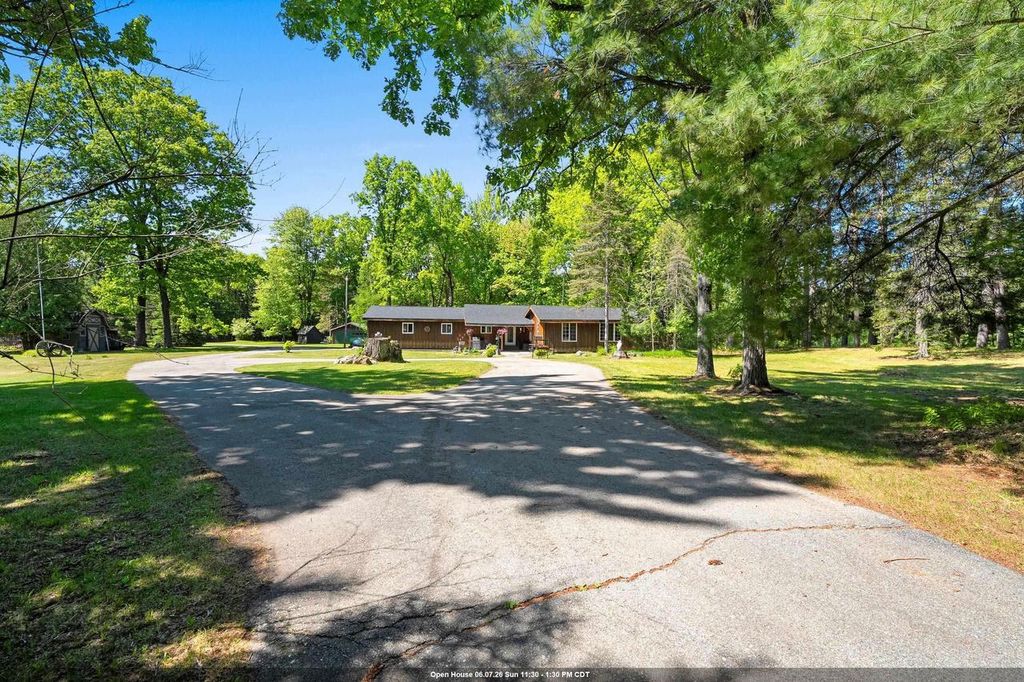 Photo of N4585 County Road W RD, Peshtigo, WI 54157 (MLS # 50326817)