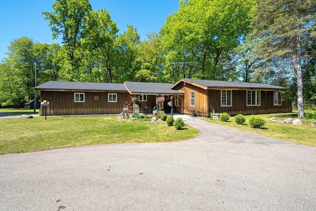 Photo of N4585 County Road W RD, Peshtigo, WI 54157 (MLS # 50326817)