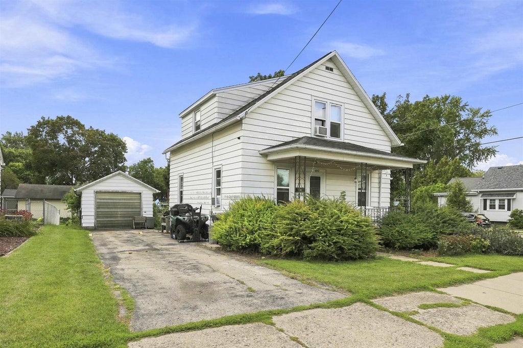Photo of 703 Park AVENUE, Little Chute, WI 54140 (MLS # 50332235)