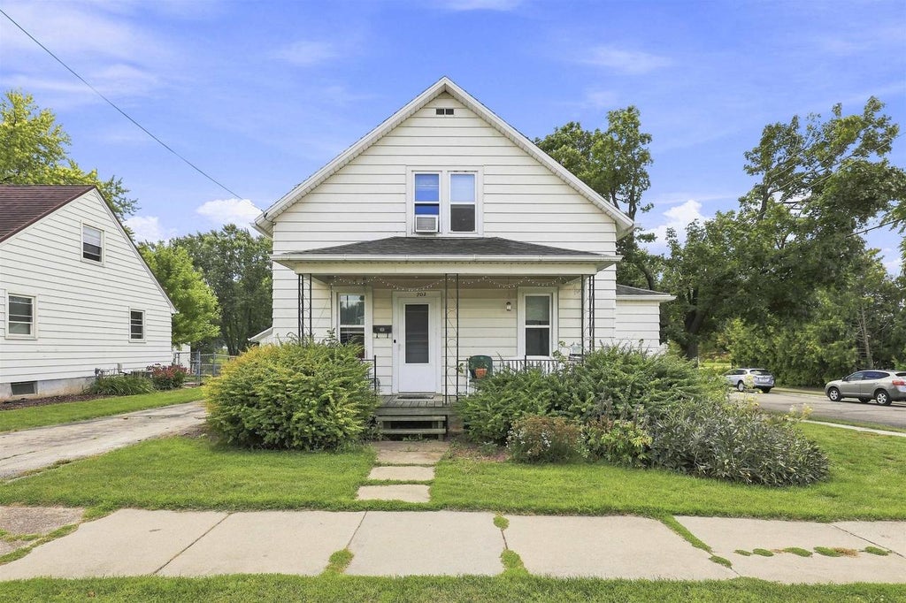 Photo of 703 Park AVENUE, Little Chute, WI 54140 (MLS # 50332235)