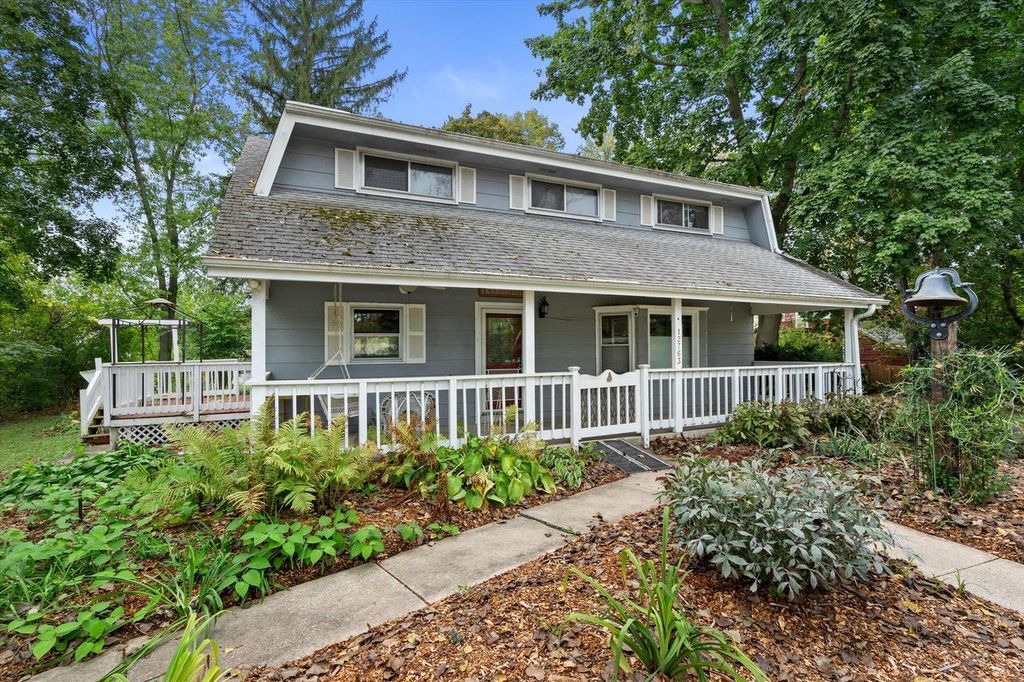 Photo of 12763 N East Shoreland DRIVE, Mequon, WI 53092 (MLS # 1944518)