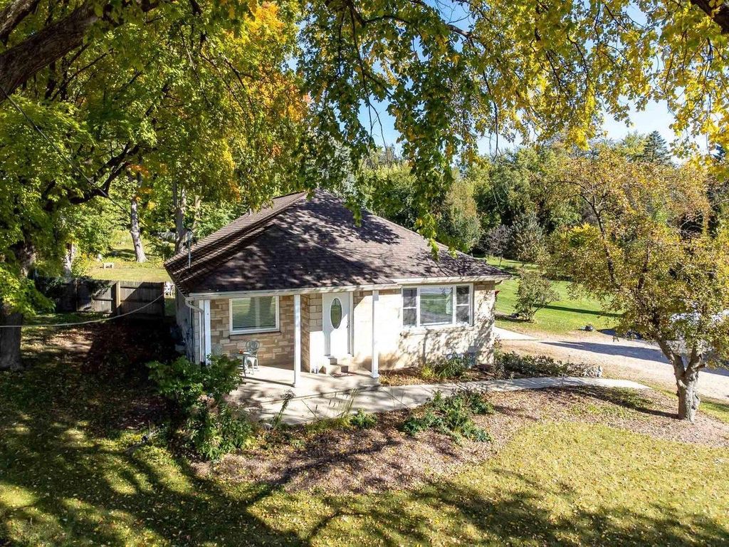 Photo of 8101 W Winfield AVENUE, Milwaukee, WI 53218 (MLS # 1945051)