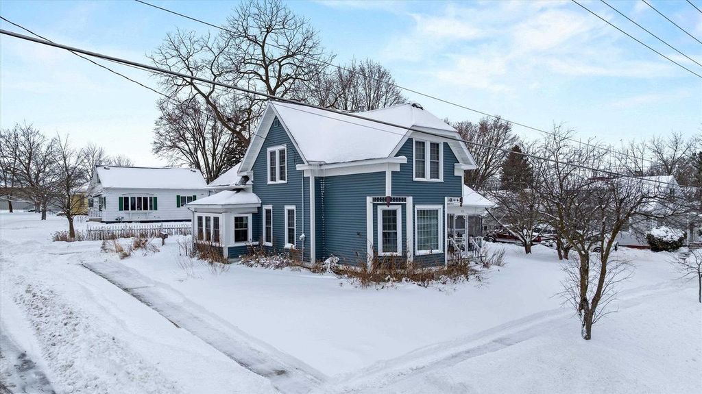 Photo of 314 E Blodgett STREET, Marshfield, WI 54449 (MLS # 22505721)