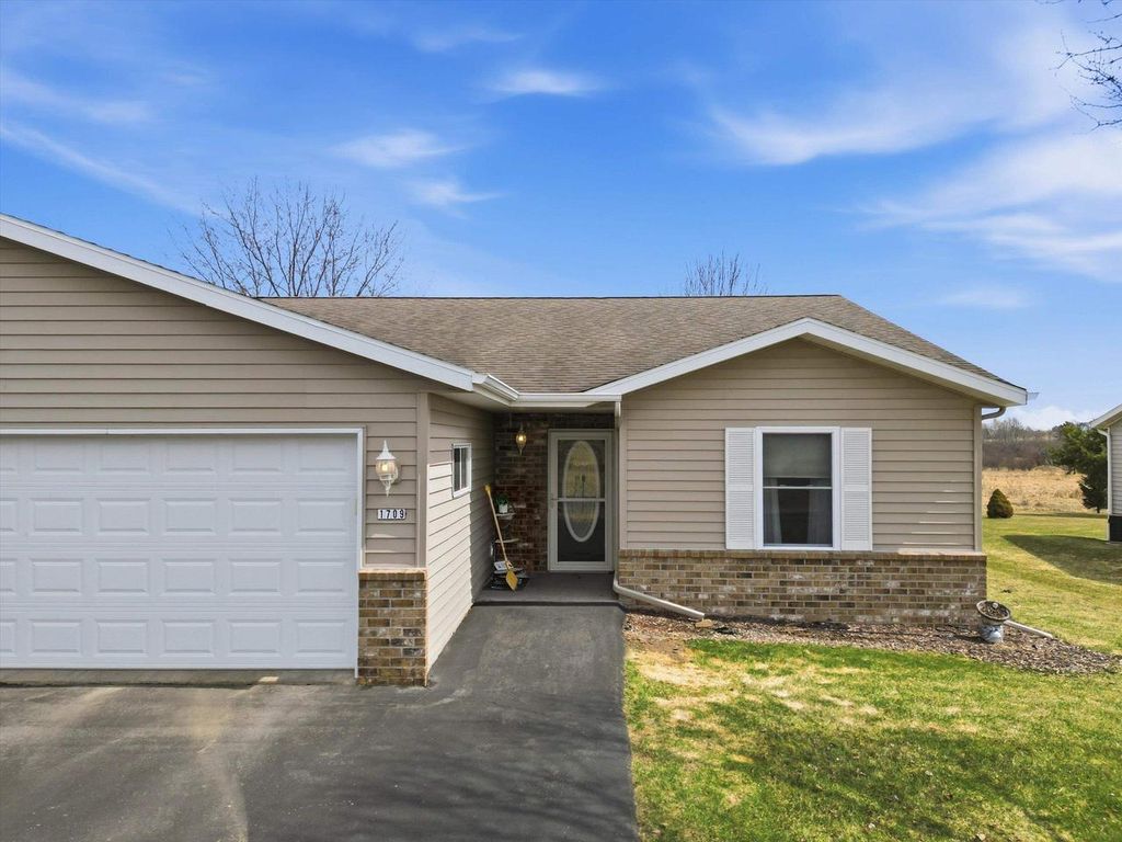 Photo of 1709 N Hume AVENUE, Marshfield, WI 54449 (MLS # 22601422)