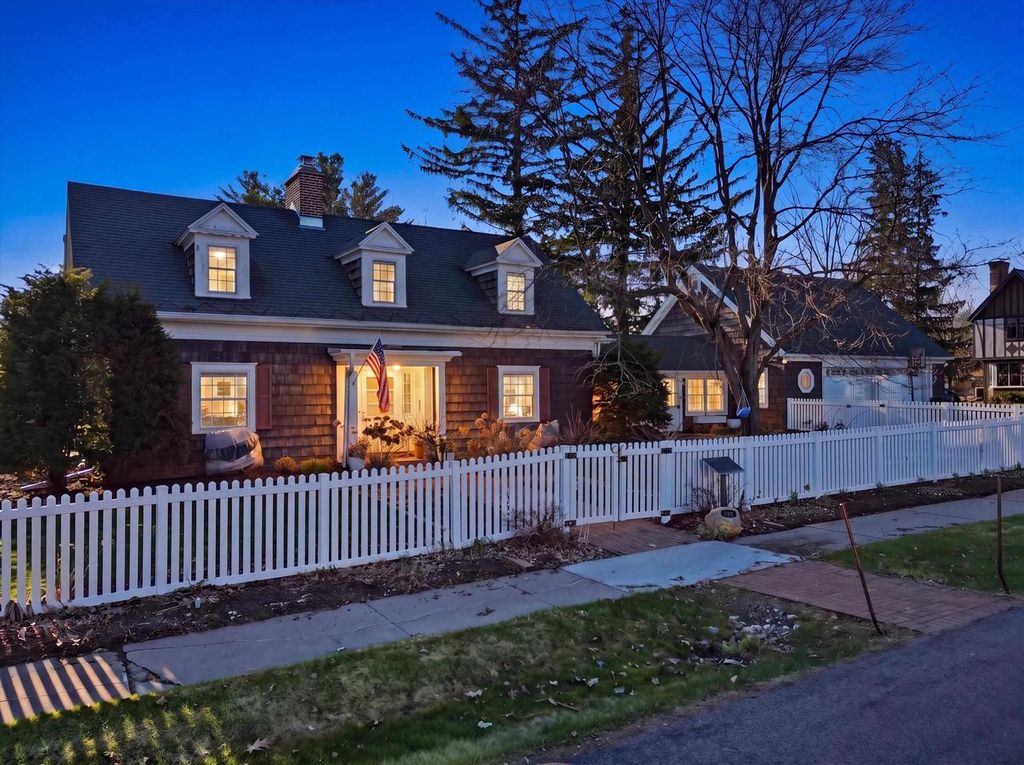 Photo of 512 Hardacre AVENUE, Marshfield, WI 54449 (MLS # 22601528)