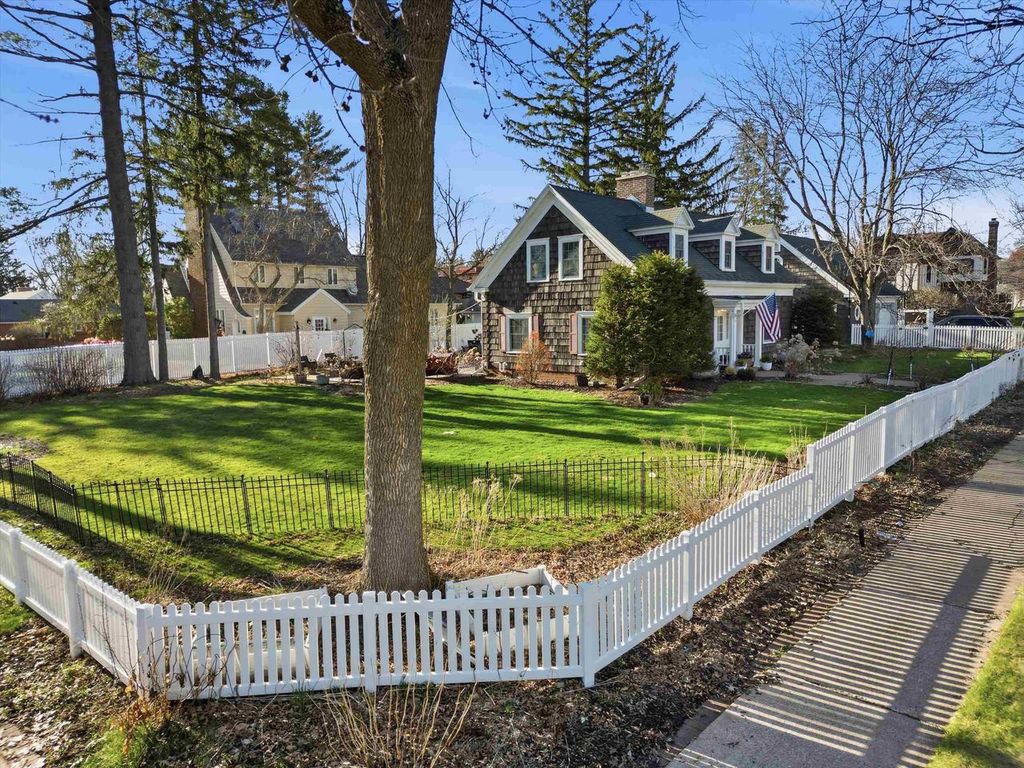 Photo of 512 Hardacre AVENUE, Marshfield, WI 54449 (MLS # 22601528)