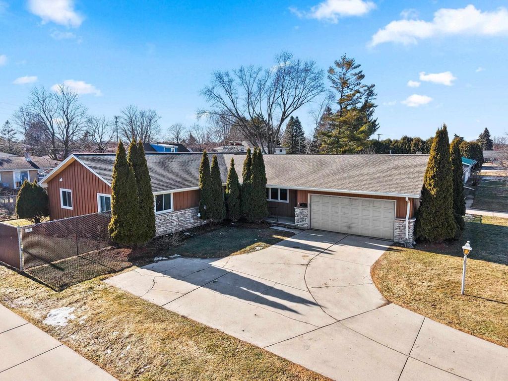 Photo of 1491 Shawano AVENUE, Green Bay, WI 54303 (MLS # 50321380)