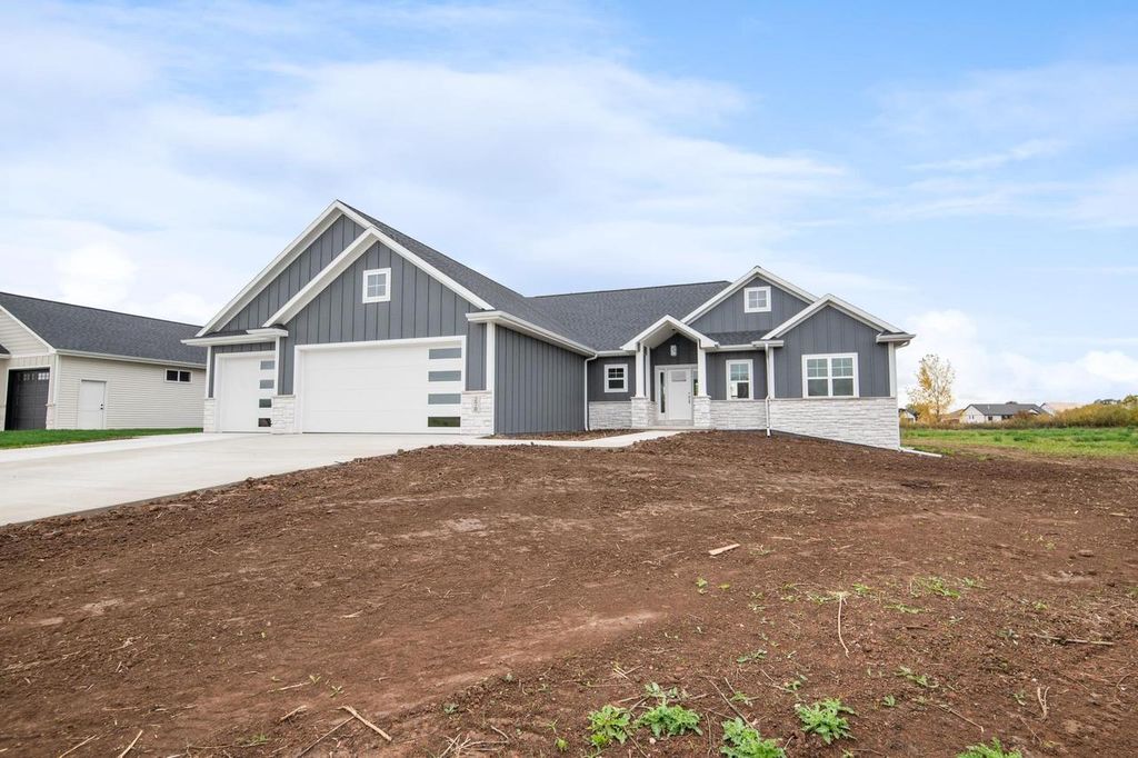 Photo of 278 Kerrigan DRIVE, Wrightstown, WI 54180 (MLS # 50322725)